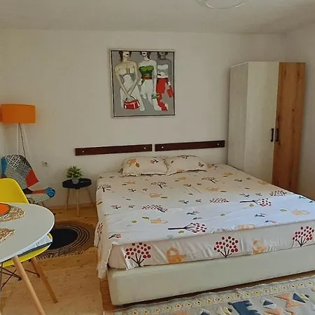 Daire Lovely Place With A View Of