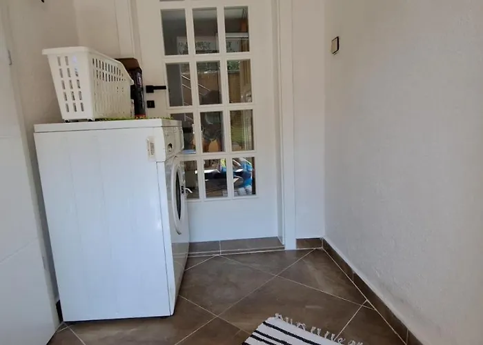 Lovely Place With A View Of Апартаменты