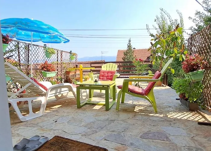 Lovely Place With A View Of Апартаменты