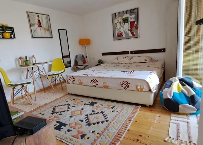 Lovely Place With A View Of Апартаменты